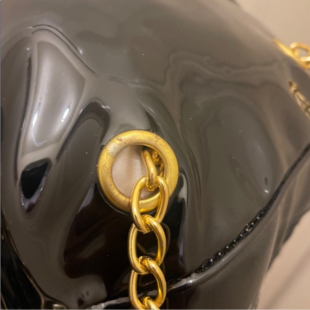 Elegant Nicki Minaj Black Patent Leather Bag with Gold Accents - Picture 14 of 15